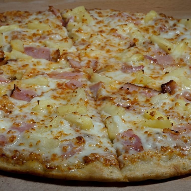 Hawaiian Pizza: A Tropical Twist on Pizza